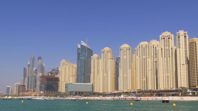 VAE-sonniger-Tag-Dubai-Marina-JBR-Block-Strand-Panorama-\"-4-k