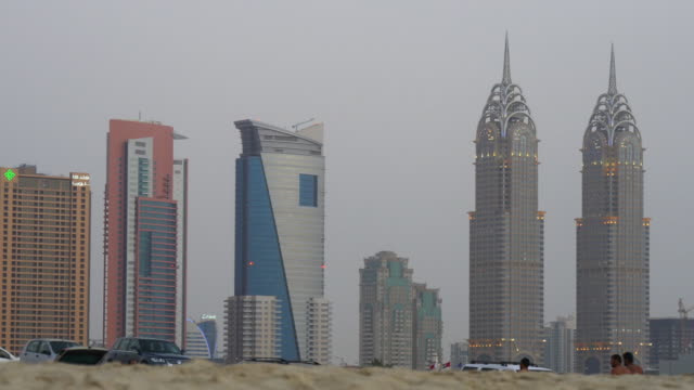 VAE-Dubai-Stadt-Abend-Tecom-Türme-anzeigen-4-K