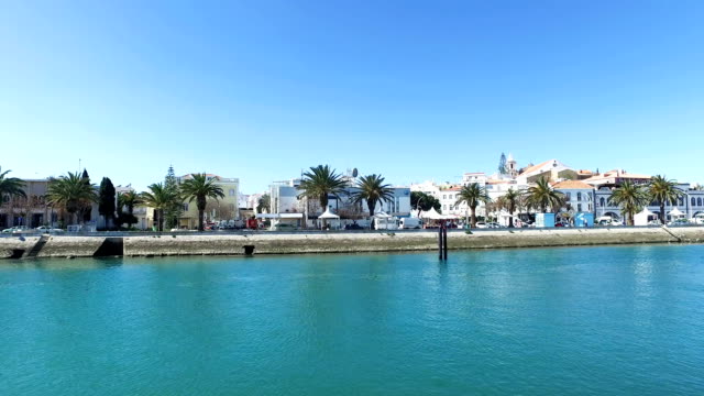 Panorámica-a-la-ciudad-desde-el-pueblo-Lagos-de-Algarve-en-Portugal
