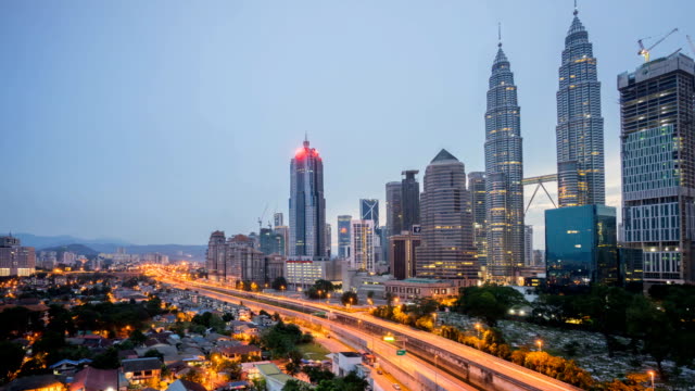 lapso-de-tiempo-de-salida-del-sol-espectacular-en-la-ciudad-de-Kuala-Lumpur.