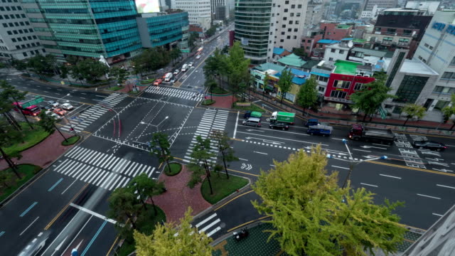 Timelapse-of-traffic-on-intersection-in-Seoul,-South-Korea