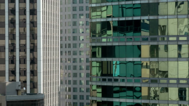 Timelapse-close-up-view-of-part-of-skyscrapers,-mirror-rank-of-windows