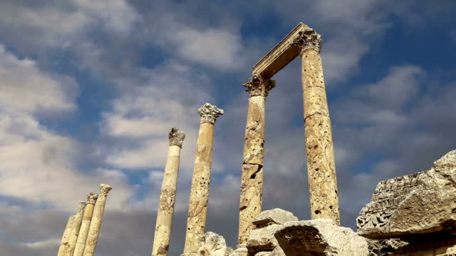 Roman-ruins-in-the-Jordanian-city-of-Jerash-(Gerasa-of-Antiquity),-capital-and-largest-city-of-Jerash-Governorate,-Jordan
