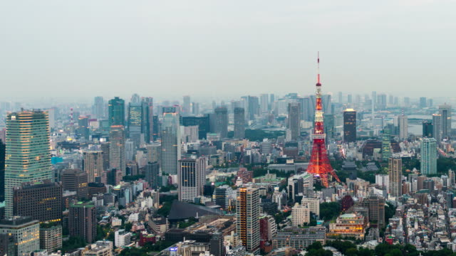 Zeitraffer-der-Skyline-mit-dem-Tokyo-Tower-bei-Sonnenuntergang