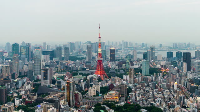 Time-lapse-of-Skyline-with-the-Tokyo-tower-at-sunset