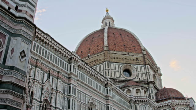 view-of-the-Basilica-of-Santa-Maria-del-Fiore-in-Florence,-Italy