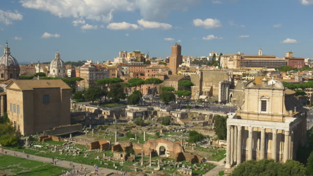 Foro-Romano-de-Italia-día-soleado-Roma-ciudad-concurrida-panorama-4k