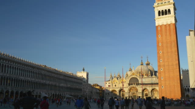 Italien-Venedig-Stadt-berühmten-Sonnenuntergang-Zeit-San-Marco-Kathedrale-quadratische-Companile-Panorama-4k