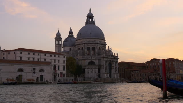 Italien-Sunset-sky-Venedig-Santa-Maria-della-Salute-Basilika-Canal-grande-Panorama-4k