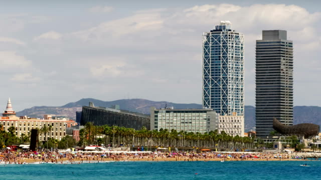 Las-playas-y-la-arquitectura-de-la-ciudad-de-Barcelona.-Lapso-de-tiempo.
