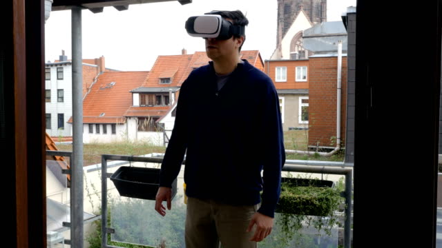 Virtuelle-Realität-auf-der-Veranda
