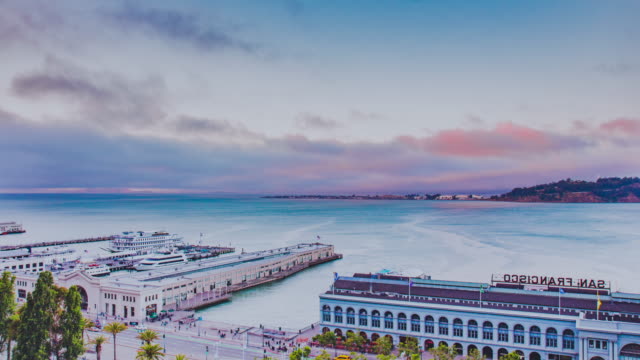 Time-lapse---San-Francisco-Ferry-Building-with-Ferries-in-Embarcadero-4K