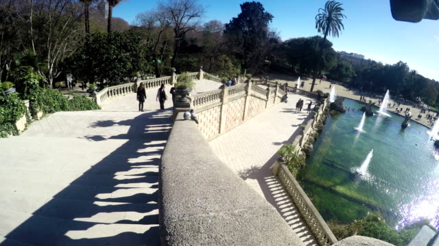 Escaleras-en-el-parque-de-la-ciutadella-de-barcelona