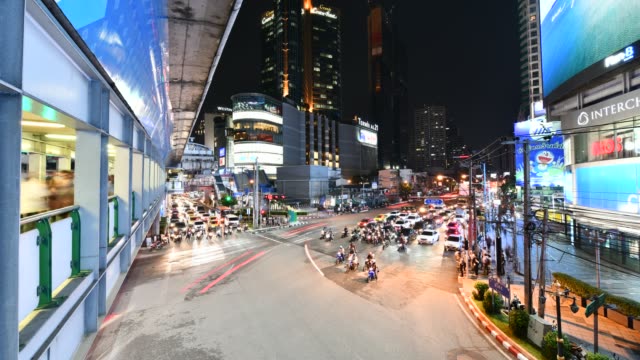 Tráfico-de-vista-timelapse-de-cruce-Asoke-Bangkok