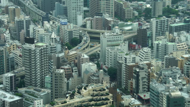 Edificios-y-calles-de-carretera-moderna-de-la-ciudad-de-Tokio-ocupadas