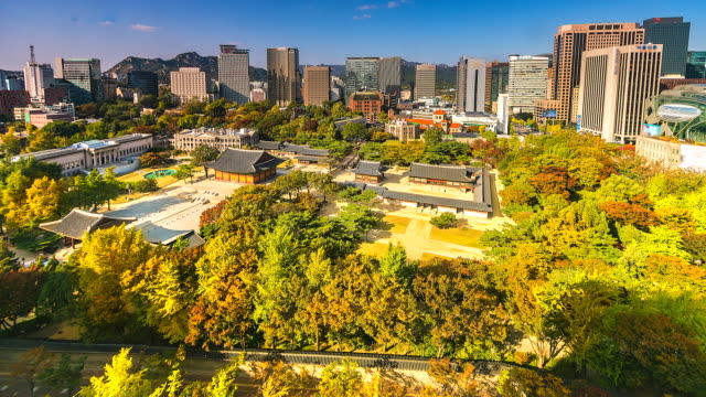 4K-Time-lapse-View-of-Deoksugung-royal-palace-in-Autumn-at-Seoul-of-South-Korea