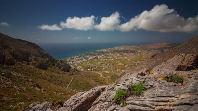 sonnigen-Tag-berühmte-Santorini-Insel-Stadt-Rock-Hill-Panorama-4-k-Zeit-hinfällig,-Griechenland
