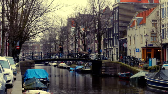 Straßen-und-Kanäle-von-Amsterdam