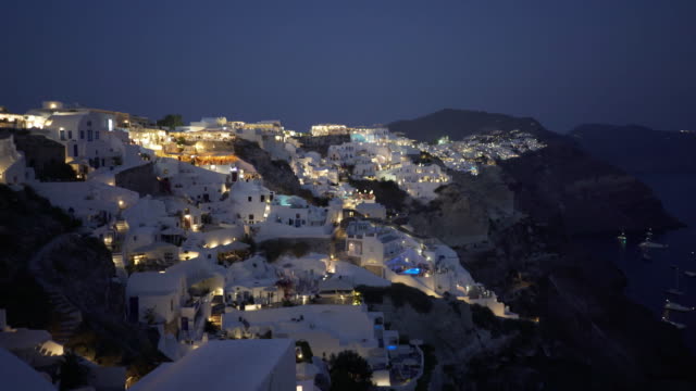 Nacht-Pfanne-links-neben-dem-Hauptort-Fira-auf-Santorin