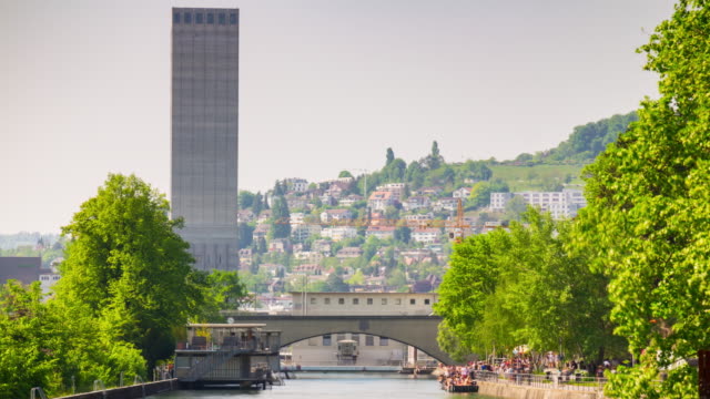 der-Schweiz-Tag-leichte-Zürich-Stadtbild-berühmten-Fluss-Brücke-Panorama-4k-Zeitraffer