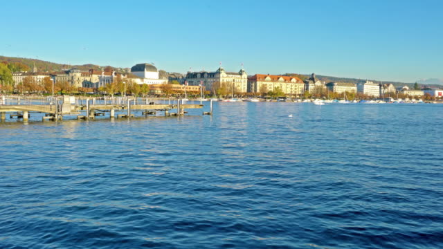 Panorama-de-la-orilla-del-lago-de-Zurich,-Suiza