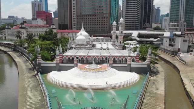 aerial-backsweep-downtown-kl-jamek-mosque