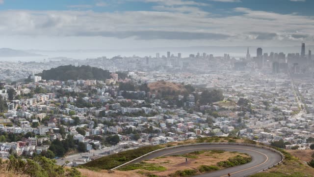 Panning-of-Sharp-Curve-with-a-Foggy-San-Francisco-in-the-background