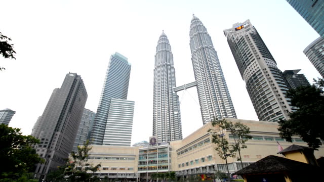 Petronas-Twin-Towers-liegen-berühmte-Wahrzeichen-von-Kuala-Lumpur