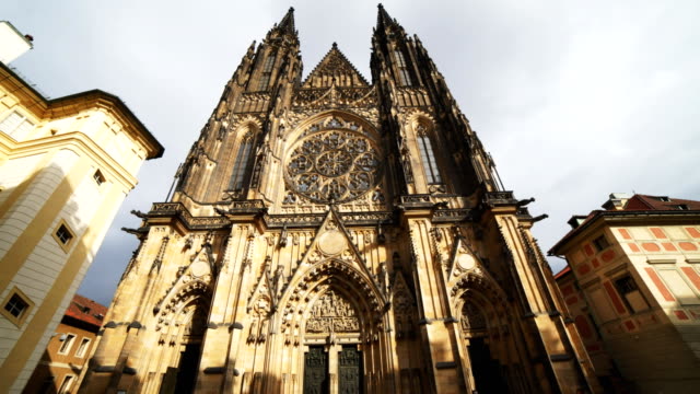 ultra-wide-view-of-the-front-of-st-vitus-cathedral-in-prague