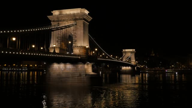 Chain-Szechenyi-Bridge-by-night-in-Budapest-Hungary-and-Danube-4K