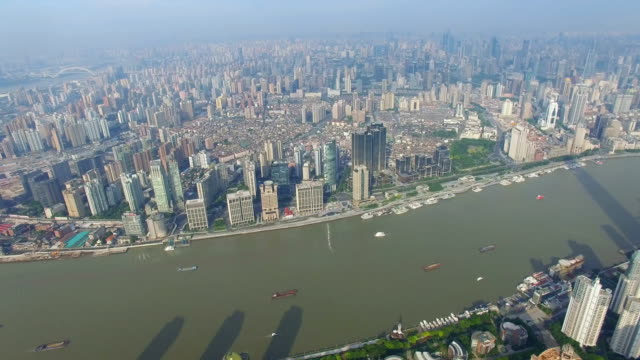 Toma-aérea-del-Bund-de-Río-Huangpo-y-el-paisaje-urbano/Shanghai,-China
