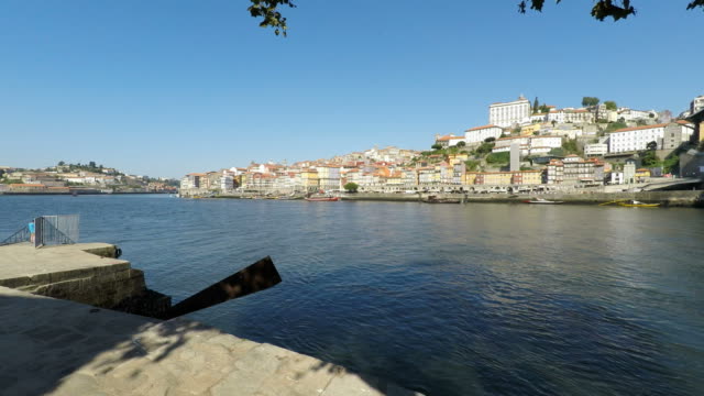 río-Duero-en-Oporto-en-un-día-soleado