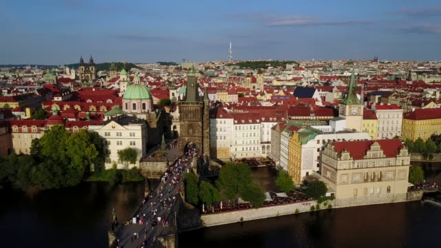 Erstaunliche-Blick-auf-die-Stadt-Prag-Karlsbrücke-von-oben.