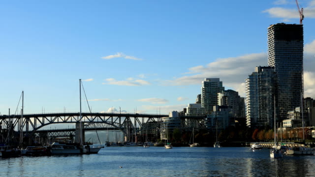 Zeitraffer-der-Brücke-und-Wolkenkratzer-in-Vancouver,-Kanada