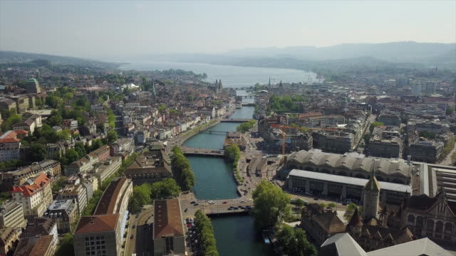 soleado-día-Zurich-centro-ciudad-río-panorama-aéreo-4k-Suiza