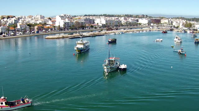 Luftbild-vom-Hafen-von-Lagos-in-Portugal
