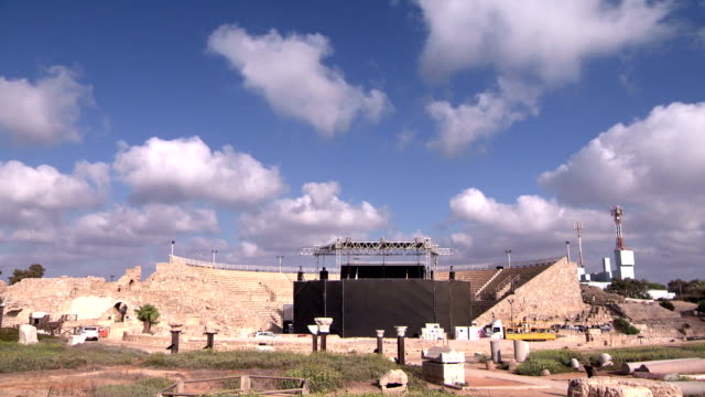 Caesarea-Maritima-Amphitheaterbühne-Wolkengebilde-timelapse