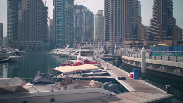 dubai-marina-boats-place-time-lapse