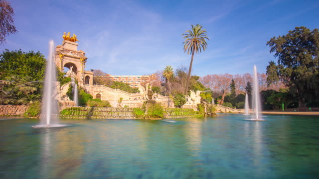 Spanien-Barcelona-Sonne-leichte-Brunnen-ciutadella-park-Panoramablick-4-k-Zeitraffer