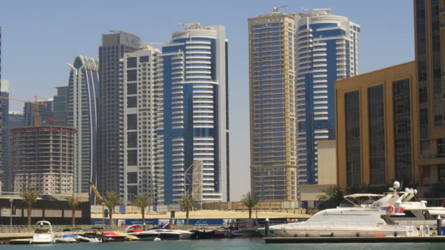 Ciudad-de-dubai,-Emiratos-Árabes-Unidos-día-de-la-Marina-de-yates-privada-muelle-4-K
