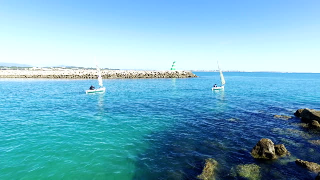 Segeln-im-Hafen-von-Lagos,-Portugal