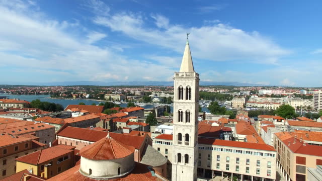 Torre-de-catedral-de-St.-Anastasia-en-Zadar,-Croacia