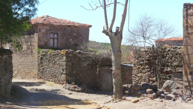Traditionelle-Steinhäuser-alten-türkischen-Dörfer-in-Assos,-Canakkale,-Türkei
