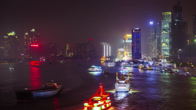 luz-de-noche-de-Shangai-tráfico-del-agua-k-4-tiempo-transcurrido-desde-la-azotea