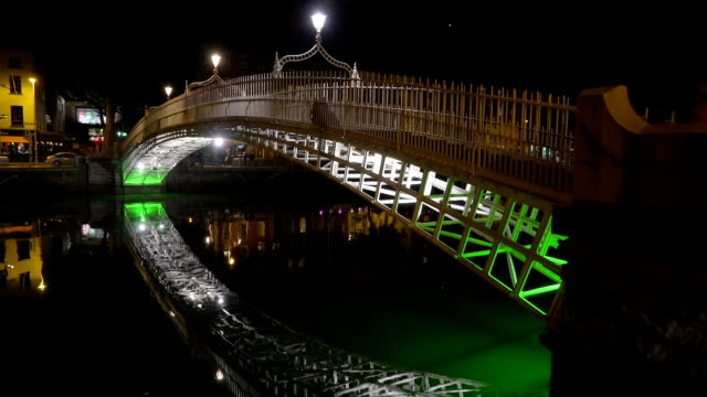 The-reflection-of-the-Ha-penny-bridge-on-the-river