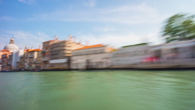 Italien-Canal-grande-berühmte-Basilika-sonnigen-Straße-Reise-Fähre-Panorama-4-k-Zeit-hinfällig,-Venedig