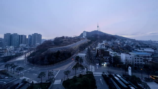 Lapso-de-tiempo-de-Corea-del-Sur-Seúl-ciudad-TV-torre-puesta-del-sol-del-día