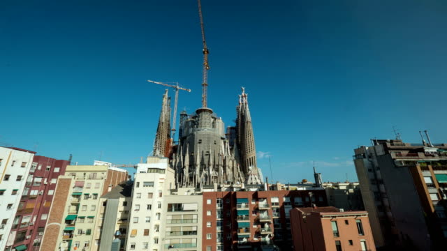 Timelapse-of-Sagrada-Familia-in-day,-evening-and-at-night