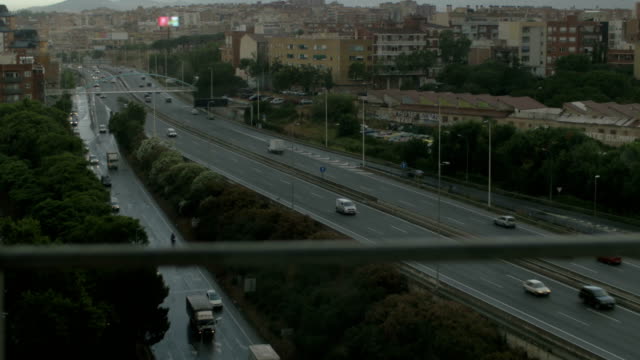 Tráfico-de-vehículos-en-las-carreteras-de-Barcelona