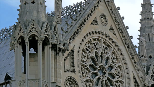 Die-sehr-detaillierte-Architektur-der-Kathedrale